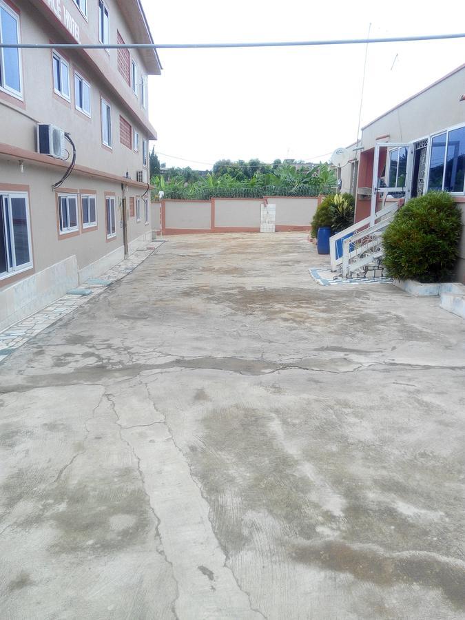 Open Space Hotel Kumasi Exterior foto